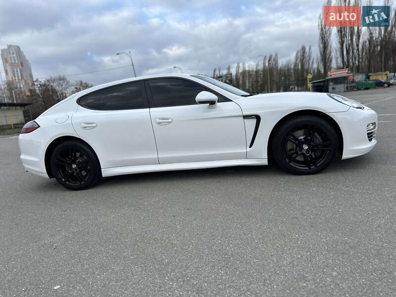Фастбэк Porsche Panamera 2010 в Киеве