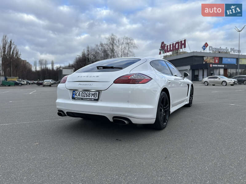 Фастбэк Porsche Panamera 2010 в Киеве