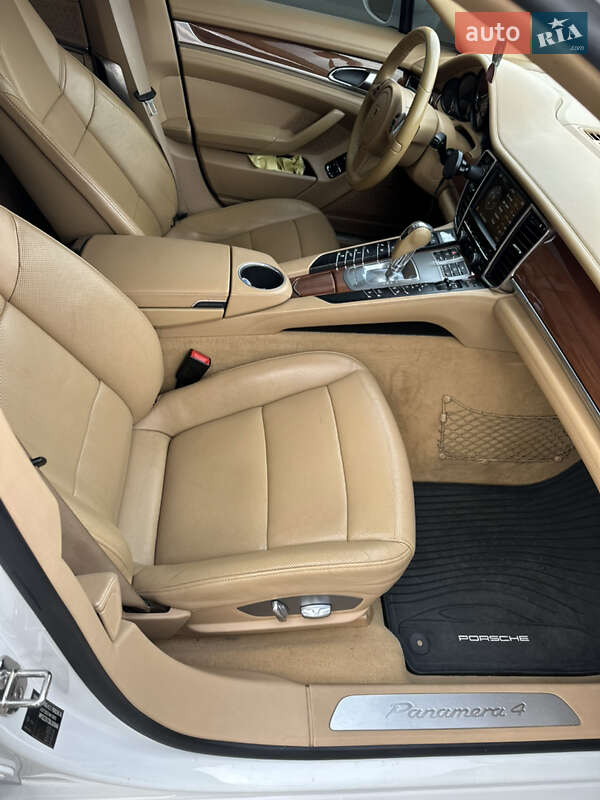 Фастбэк Porsche Panamera 2010 в Киеве