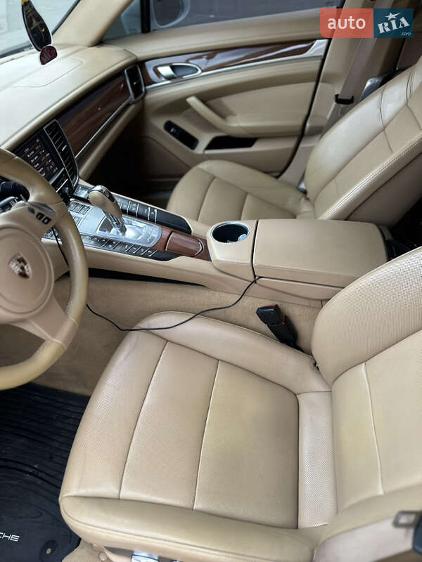Фастбэк Porsche Panamera 2010 в Киеве