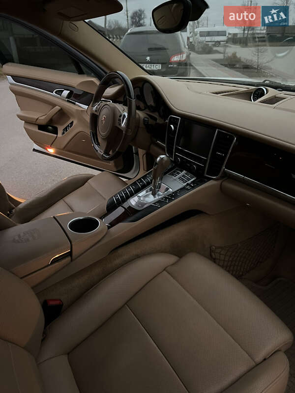 Фастбэк Porsche Panamera 2012 в Коломые