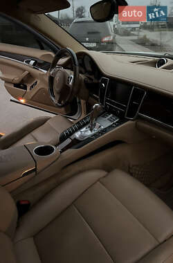 Фастбек Porsche Panamera 2012 в 