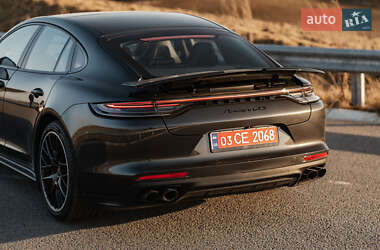 Фастбэк Porsche Panamera 2023 в 