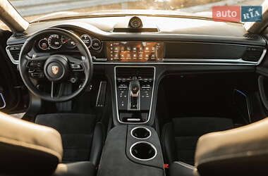 Фастбэк Porsche Panamera 2023 в 