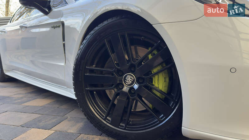 Фастбэк Porsche Panamera 2021 в Ирпене