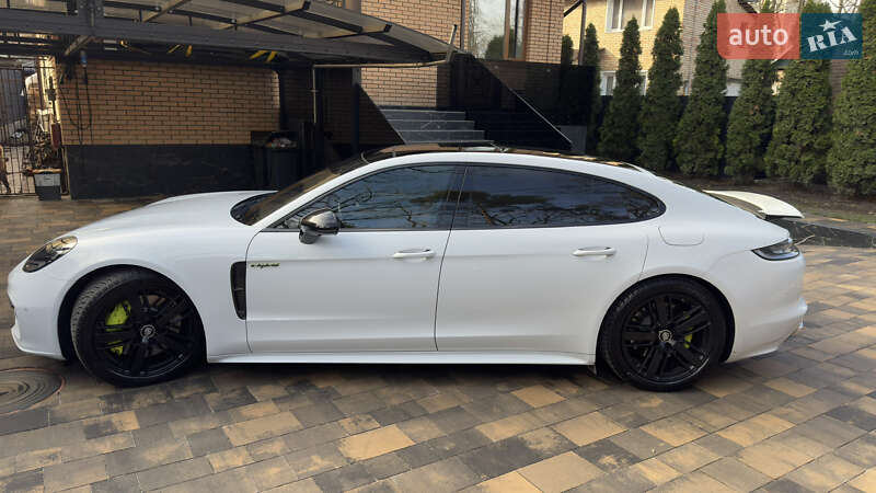 Фастбэк Porsche Panamera 2021 в Ирпене