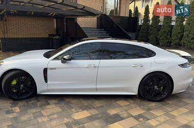 Фастбэк Porsche Panamera 2021 в 