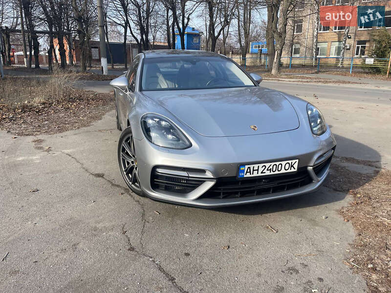 Фастбек Porsche Panamera 2017 в 