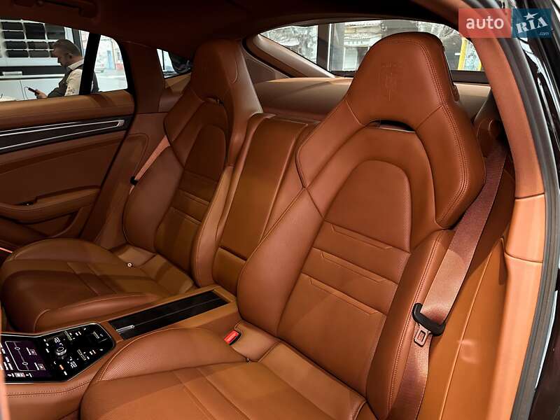 Фастбэк Porsche Panamera 2019 в 