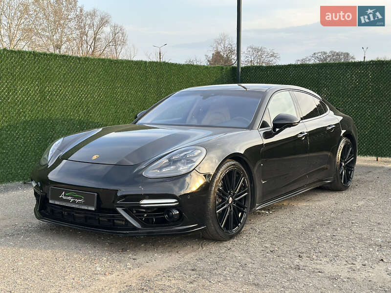 Фастбек Porsche Panamera 2018 в 