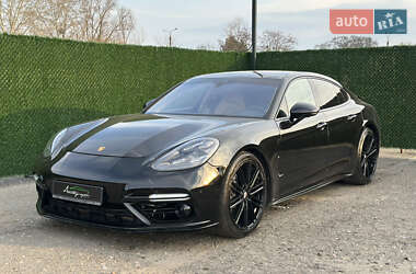 Фастбек Porsche Panamera 2018 в 