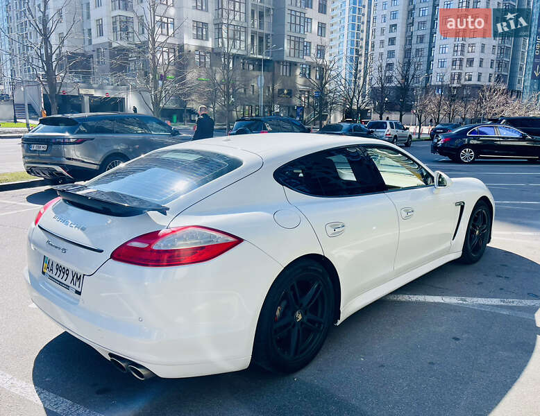 Фастбэк Porsche Panamera 2010 в Киеве