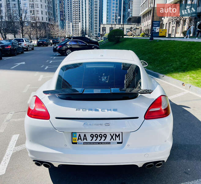 Фастбэк Porsche Panamera 2010 в 