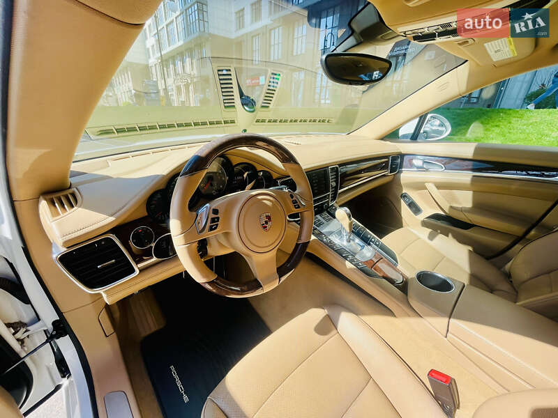 Фастбэк Porsche Panamera 2010 в Киеве