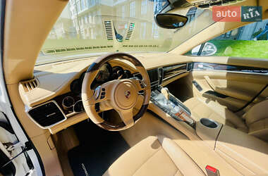 Фастбэк Porsche Panamera 2010 в 