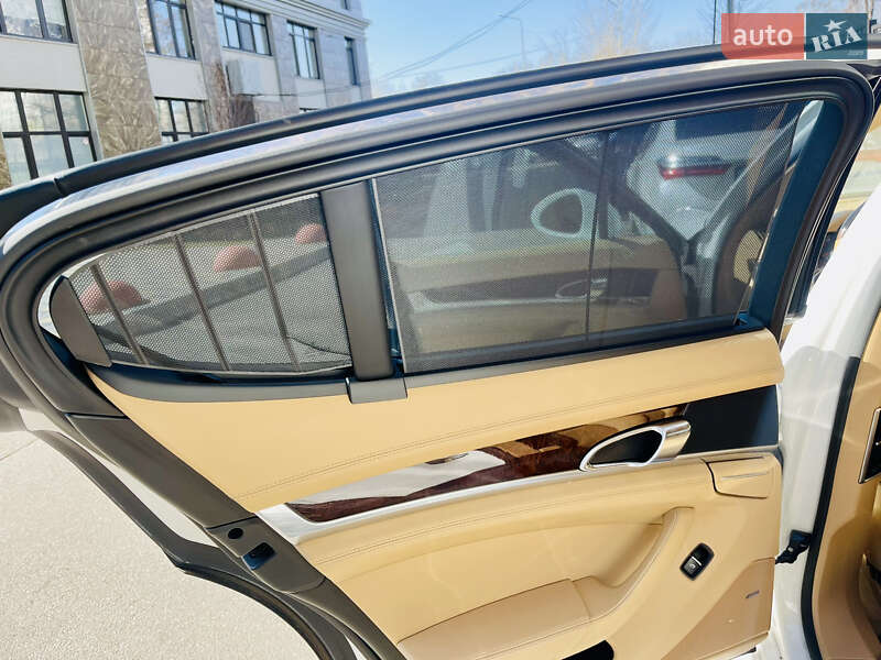 Фастбэк Porsche Panamera 2010 в Киеве