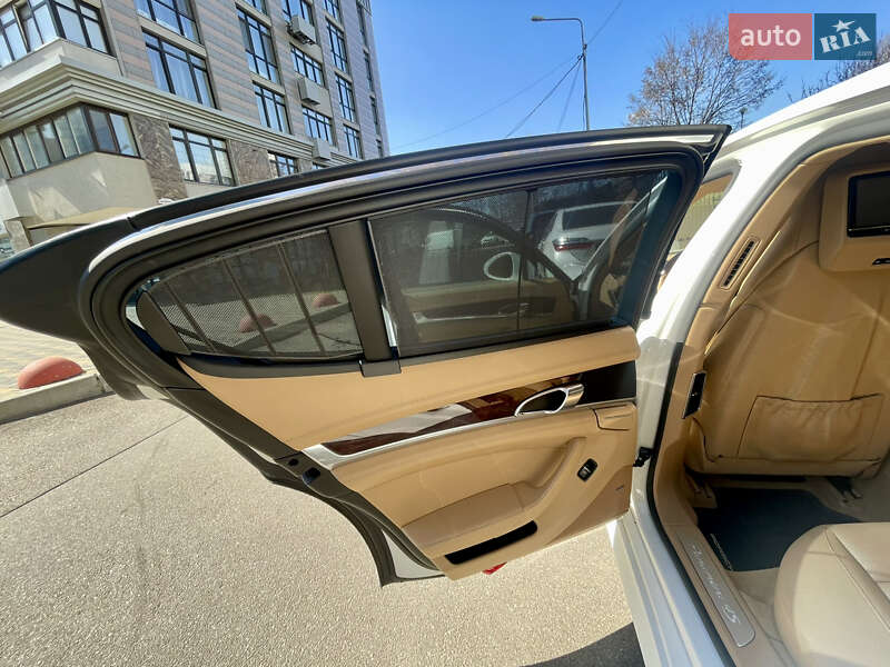 Фастбэк Porsche Panamera 2010 в Киеве