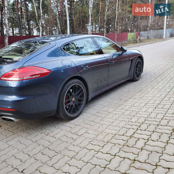 Фастбэк Porsche Panamera 2013 в Киеве
