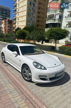 Фастбэк Porsche Panamera 2010 в 