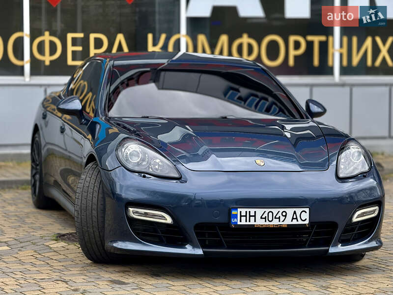 Фастбэк Porsche Panamera 2012 в Одессе