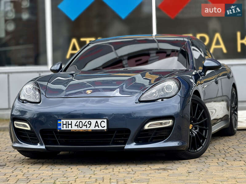 Фастбэк Porsche Panamera 2012 в Одессе