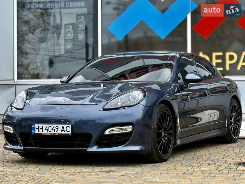 Фастбэк Porsche Panamera 2012 в Одессе
