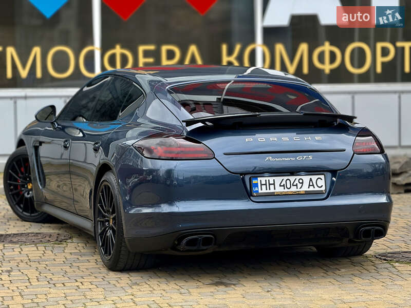 Фастбэк Porsche Panamera 2012 в Одессе