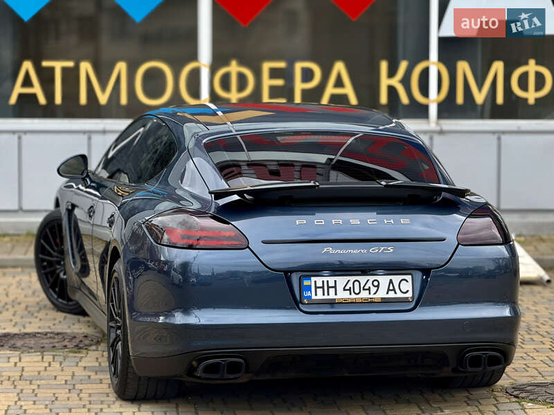 Фастбэк Porsche Panamera 2012 в Одессе