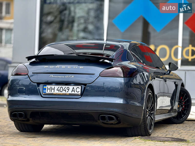 Фастбэк Porsche Panamera 2012 в Одессе