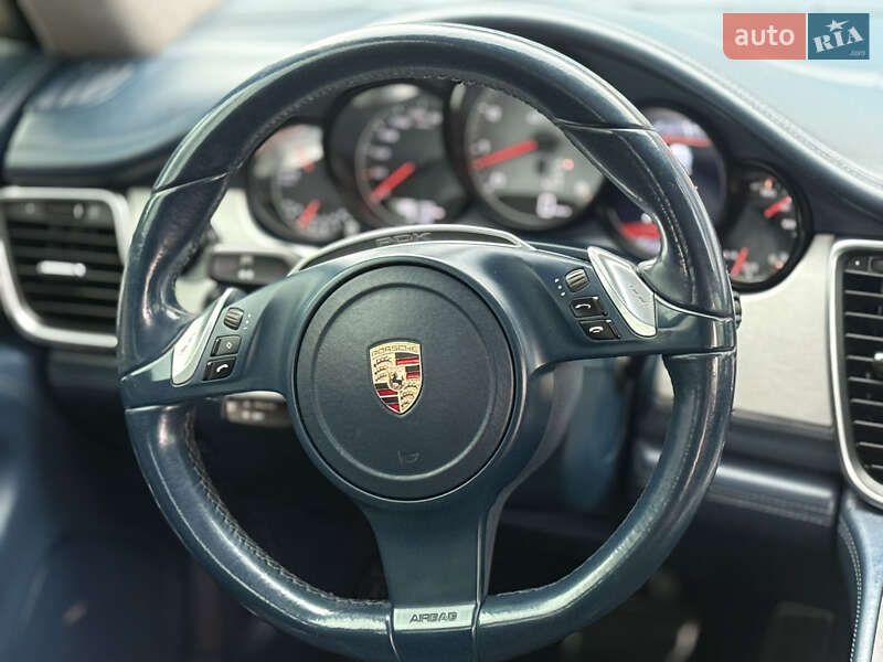 Фастбэк Porsche Panamera 2012 в Одессе