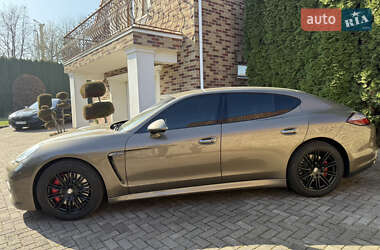 Фастбэк Porsche Panamera 2011 в 