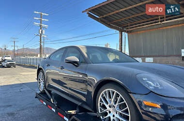 Фастбек Porsche Panamera 2018 в 