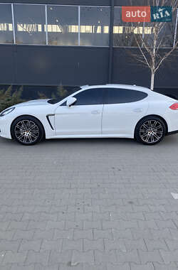 Фастбек Porsche Panamera 2015 в 