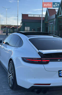 Фастбек Porsche Panamera 2018 в 