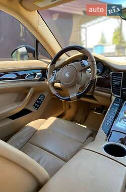 Фастбек Porsche Panamera 2012 в 