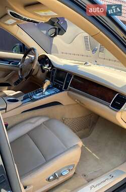 Фастбек Porsche Panamera 2012 в 