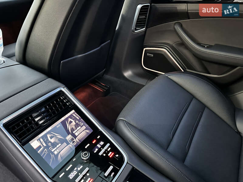 Фастбэк Porsche Panamera 2021 в Киеве