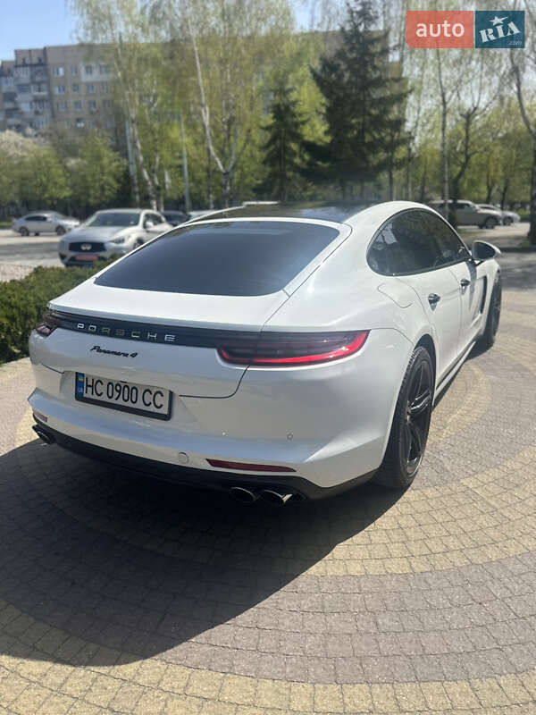 Фастбэк Porsche Panamera 2017 в 