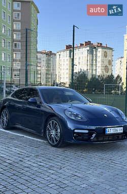 Фастбэк Porsche Panamera 2014 в Косове