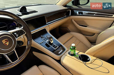 Фастбек Porsche Panamera 2018 в 