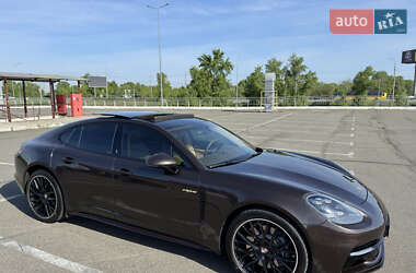 Фастбек Porsche Panamera 2018 в 