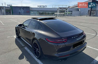 Фастбек Porsche Panamera 2018 в 