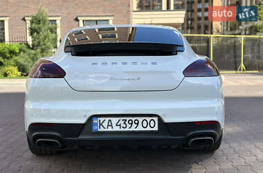 Фастбэк Porsche Panamera 2013 в 
