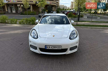Фастбэк Porsche Panamera 2013 в 