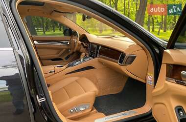 Фастбек Porsche Panamera 2013 в 