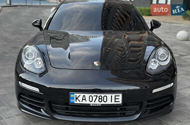 Фастбэк Porsche Panamera 2013 в 