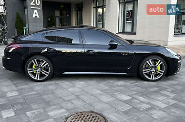 Фастбэк Porsche Panamera 2013 в 