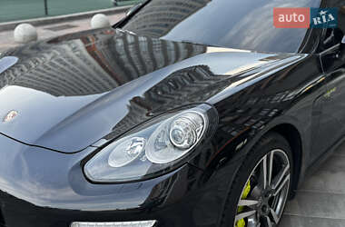 Фастбэк Porsche Panamera 2013 в 