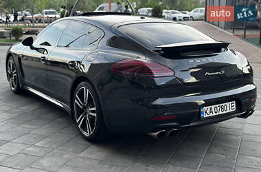 Фастбэк Porsche Panamera 2013 в 