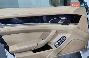 Фастбэк Porsche Panamera 2010 в 